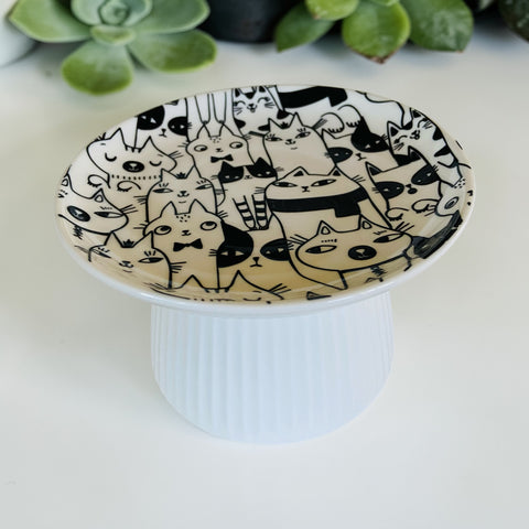 Black & White Elevated Cat Dish
