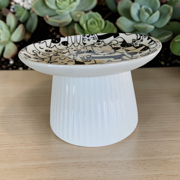 Black & White Elevated Cat Dish