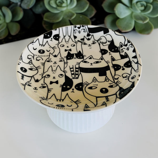 Black & White Elevated Cat Dish