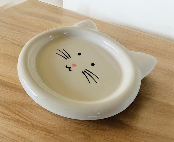 Sweet White Cat Face Plate